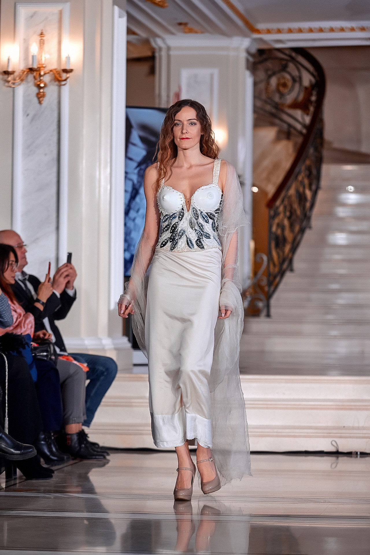 ПОКАЗ В ГОСТИНИЦЕ ЭРМИТАЖ