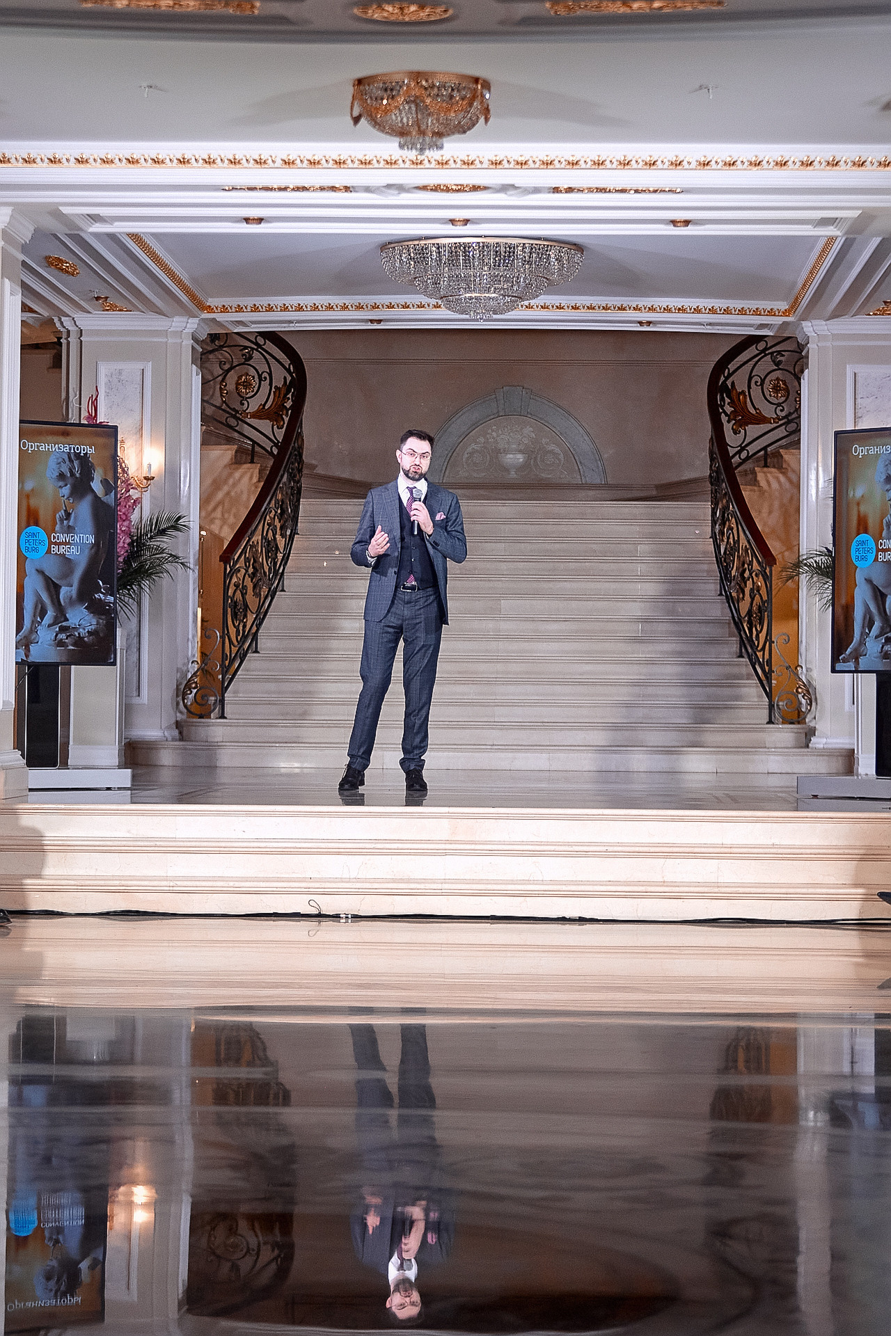 ПОКАЗ В ГОСТИНИЦЕ ЭРМИТАЖ