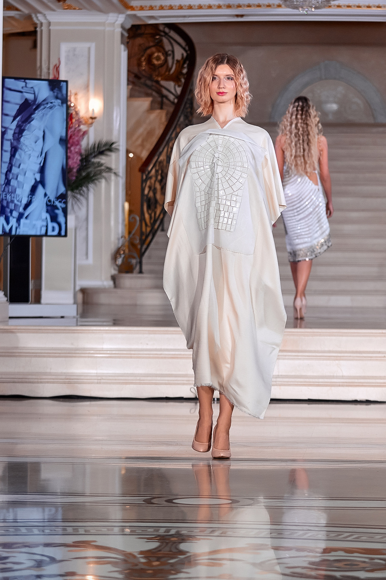 ПОКАЗ В ГОСТИНИЦЕ ЭРМИТАЖ