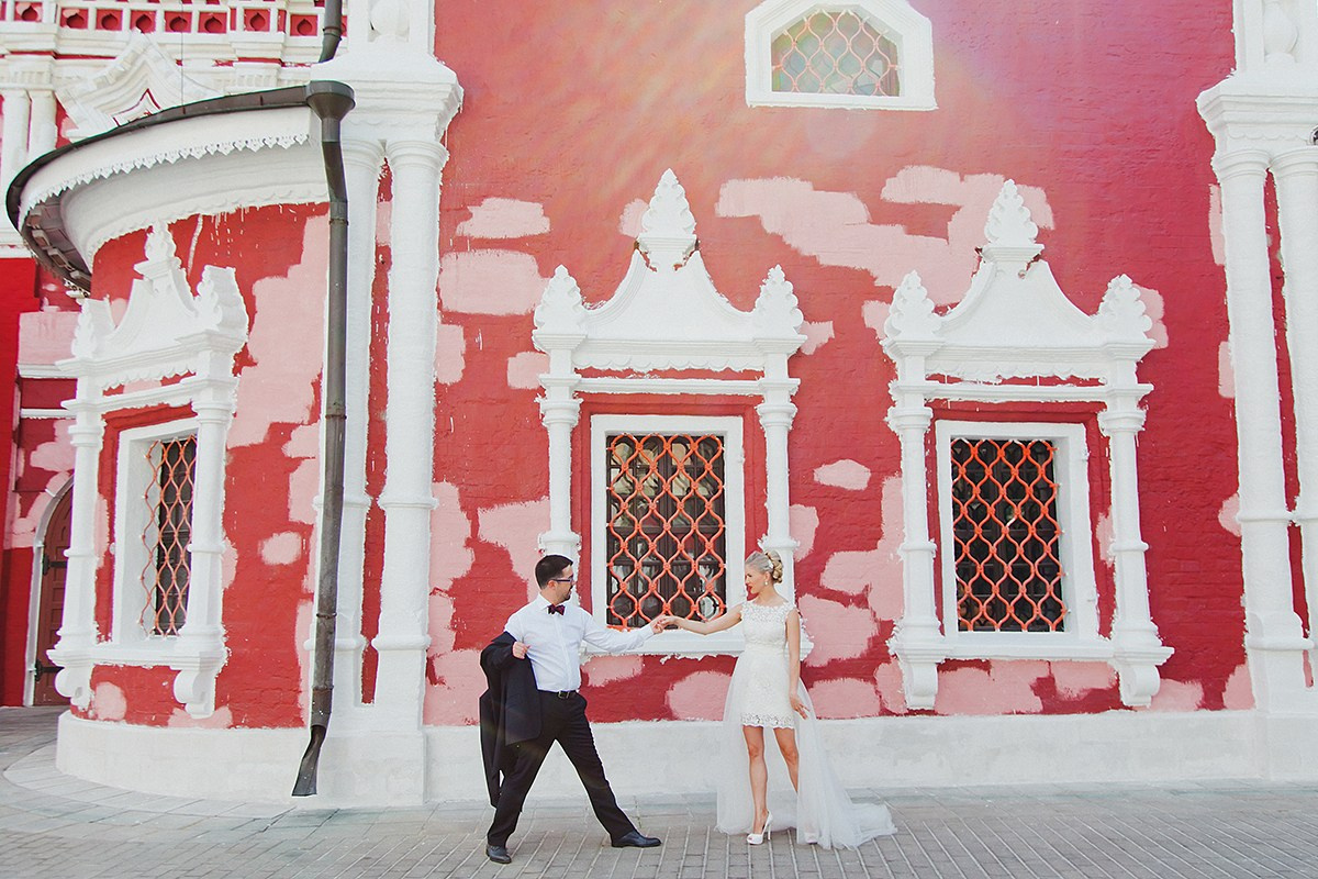 Москва. Свадебная романтическая прогулка Лены и Эндрю. Фотограф крещение венчание в Петербурге! Помогает подобрать храм и посоветовал душевного батюшку в СПб