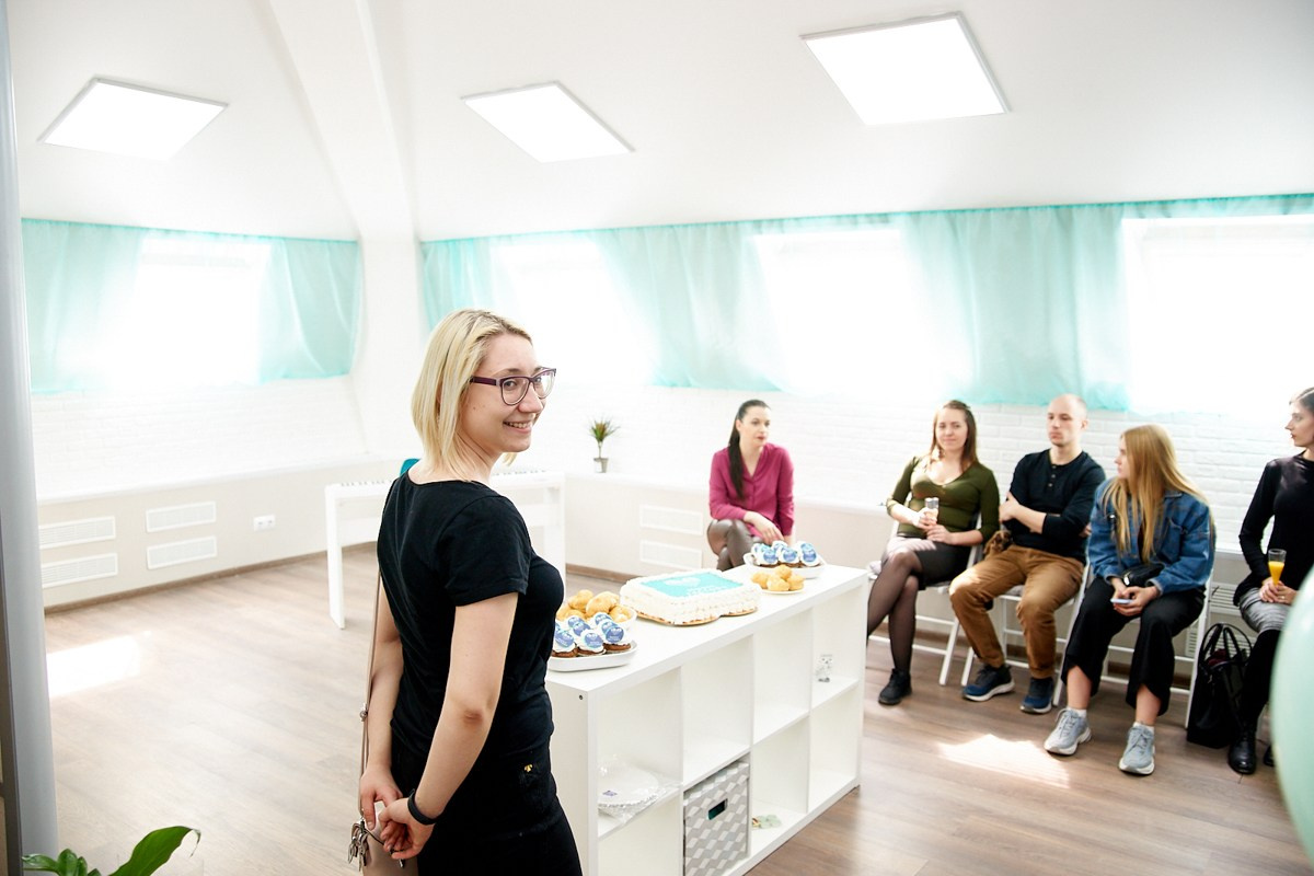 Репортаж с открытия школы вокала Кристины Дурмановой. Репортажный и женский фотограф в Новосибирске