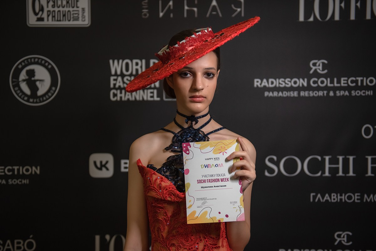 SochiFashionWeek2024 дизайнер Анохина Светлана. Семейный и коммерческий фотограф в Сочи Александр Бодунов