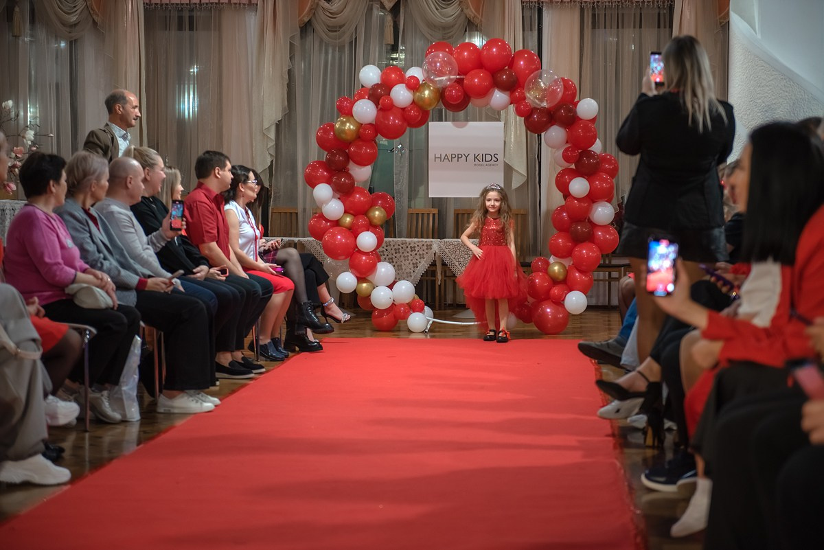 Выпускной в детской школе моделей HAPPYkids 2024. Семейный и коммерческий фотограф в Сочи Александр Бодунов