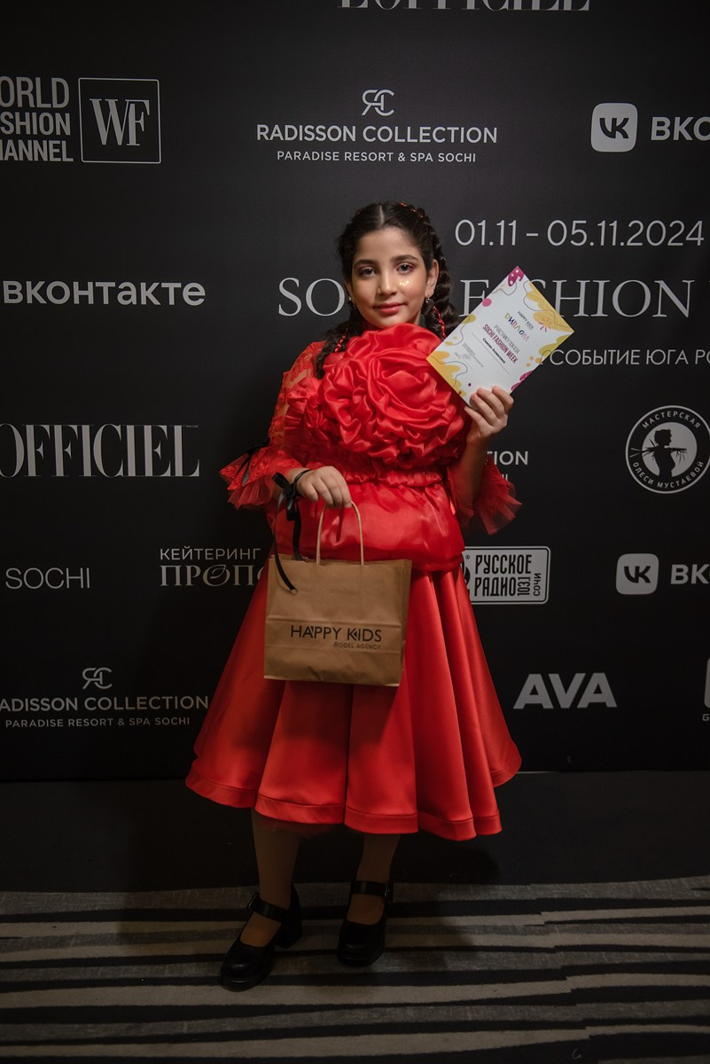 SochiFashionWeek2024 дизайнер Анохина Светлана. Семейный и коммерческий фотограф в Сочи Александр Бодунов