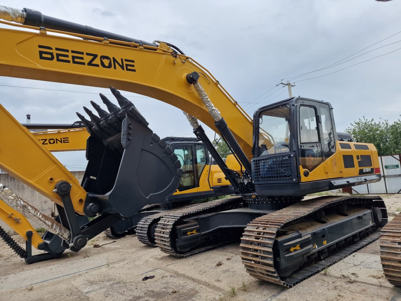 Фото гус. экс. Beezone В370EW. Продажа и обслуживание грузовой техники и спецтехники в г. Новосибирск компания СТИ