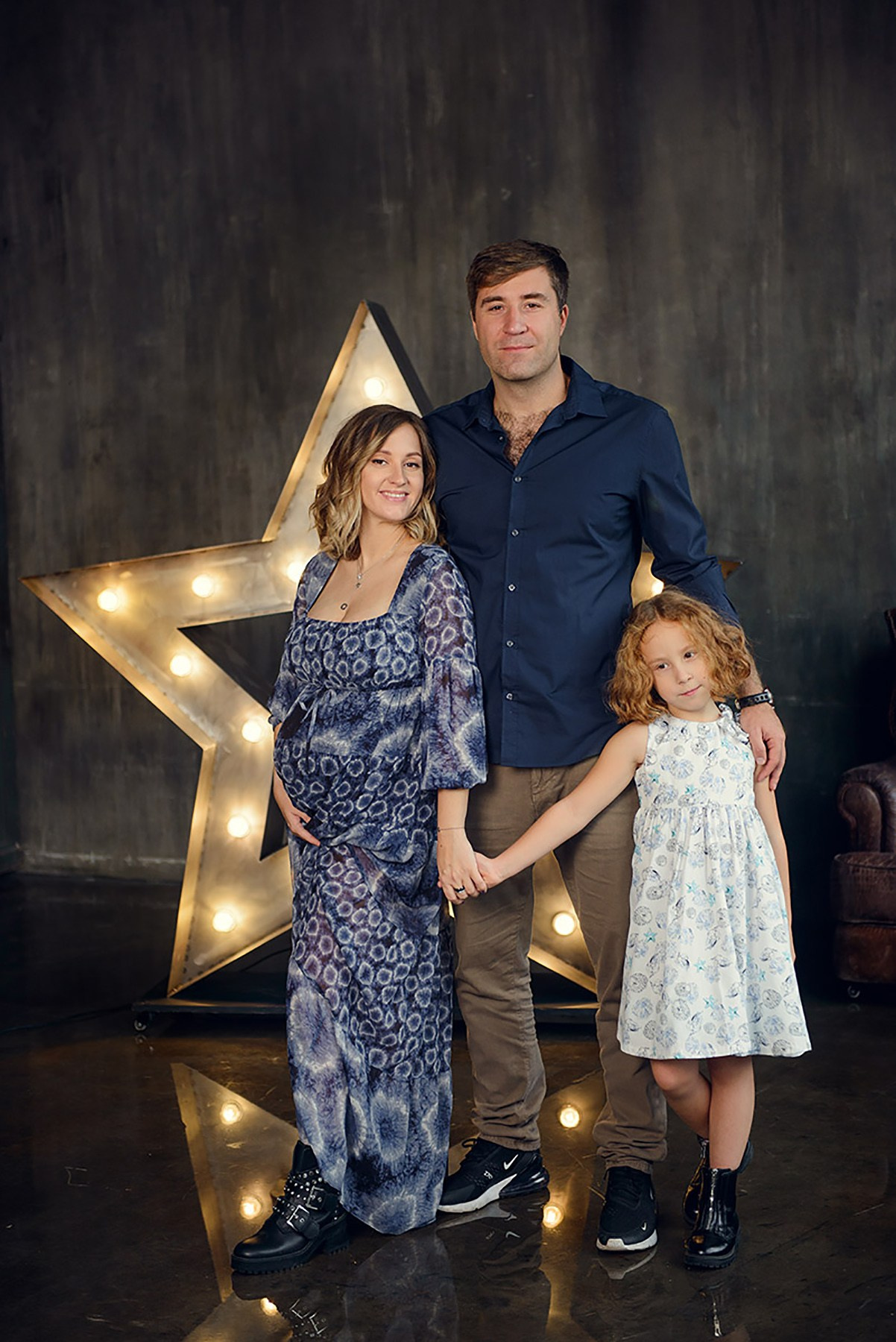 Family photo shoot with a pregnant woman in a loft studio, 