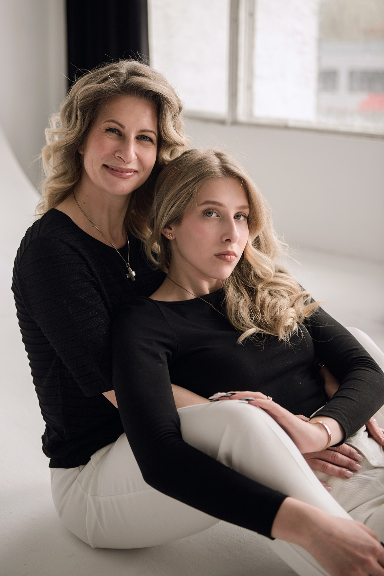 photo shoot for mom and daughter in the studio