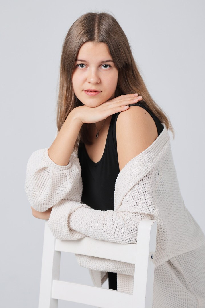 ФОТОСЕССИЯ НА БЕЛОМ ФОНЕ (в школе или студии). Школьная фотография в Санкт-Петербурге, выпускные альбомы, фотосессии