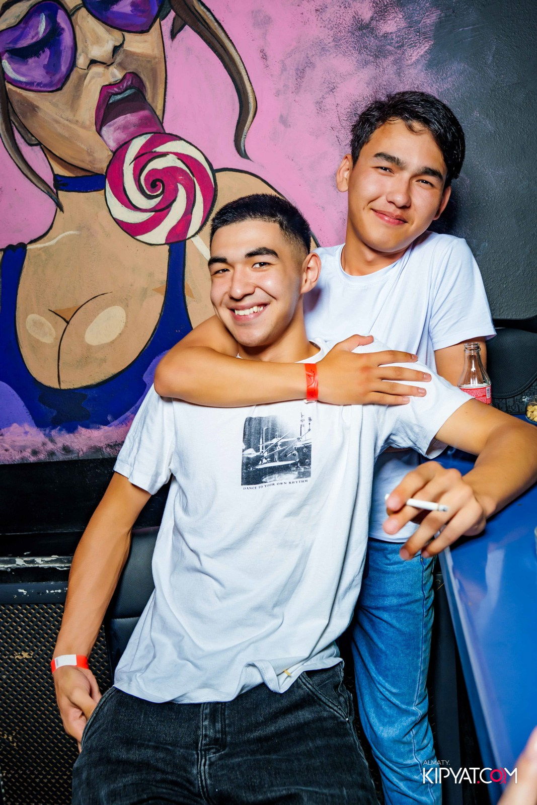 UYAT EMES BAR. КИПЯТКОМ АЛМАТЫ!