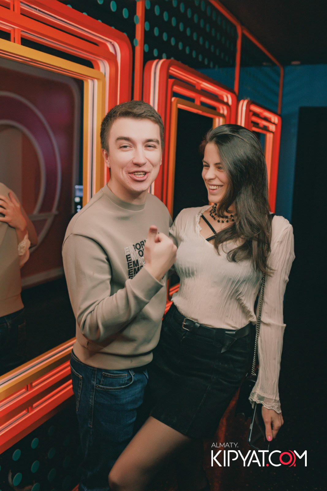 SANTA BARBARA — ПИТ ДЖЕЙСОН (ГР. ПРЕМЬЕР-МИНИСТР) И ИЛЬЯ ЗУДИН (ГР. ДИНАМИТ) НА ПРЕДНОВОГОДНЕЙ ВЕЧЕРИНКЕ. КИПЯТКОМ АЛМАТЫ!