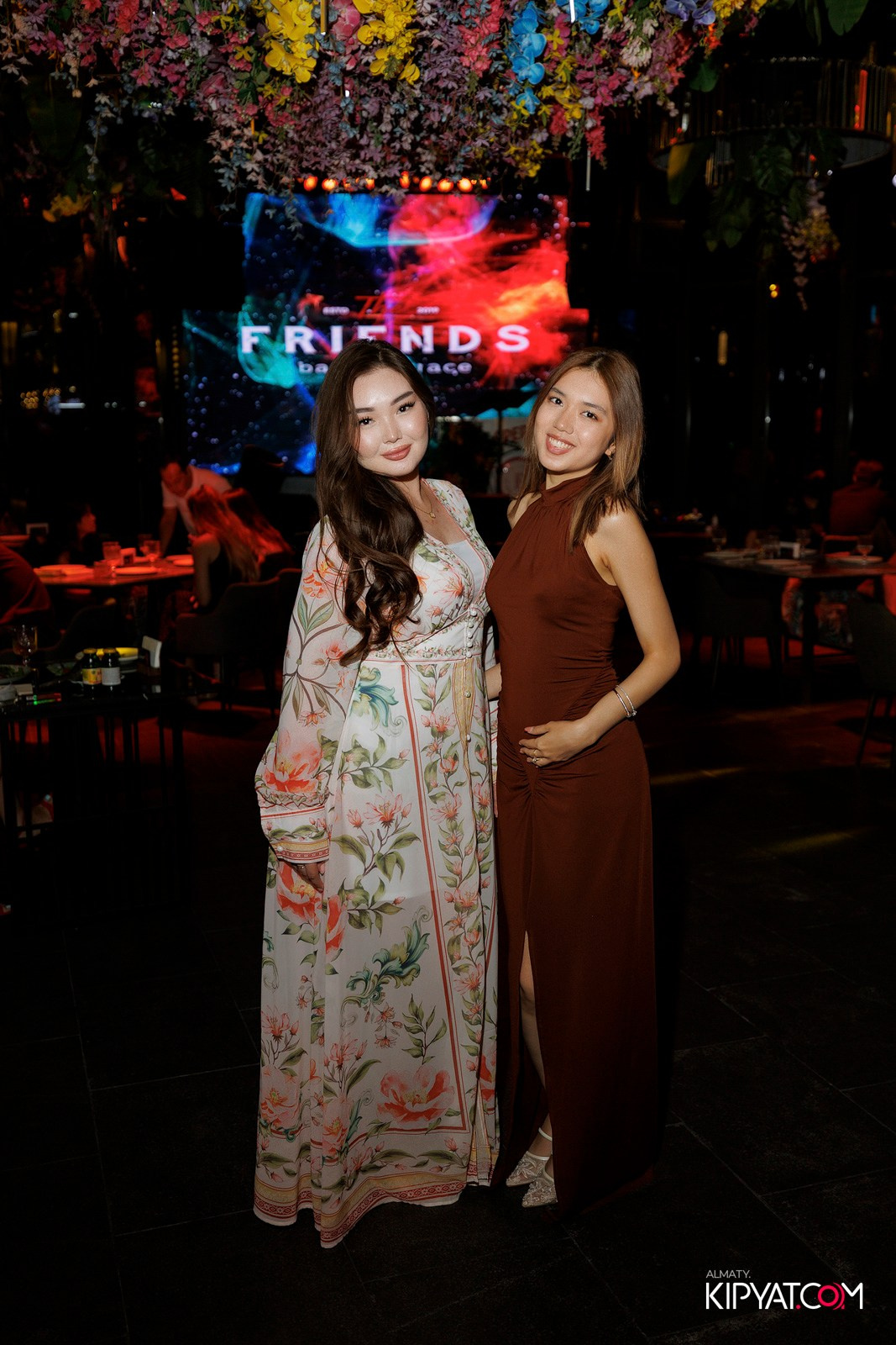 FRIENDS BAR & TERRACE. КИПЯТКОМ АЛМАТЫ! Фотосъемка мероприятий в Алматы