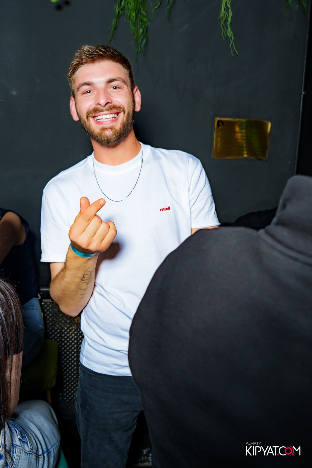 UYAT EMES BAR. КИПЯТКОМ АЛМАТЫ!