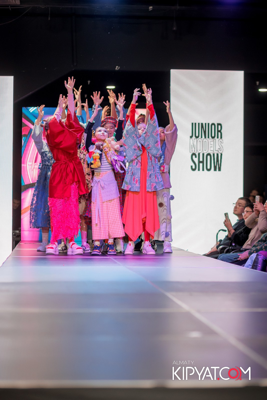 JUNIOR MODELS SHOW В РАМКАХ БЛАГОТВОРИТЕЛЬНОГО ПРОЕКТА МОДА ЗА СЧАСТЬЕ ДЕТЕЙ. КИПЯТКОМ АЛМАТЫ!