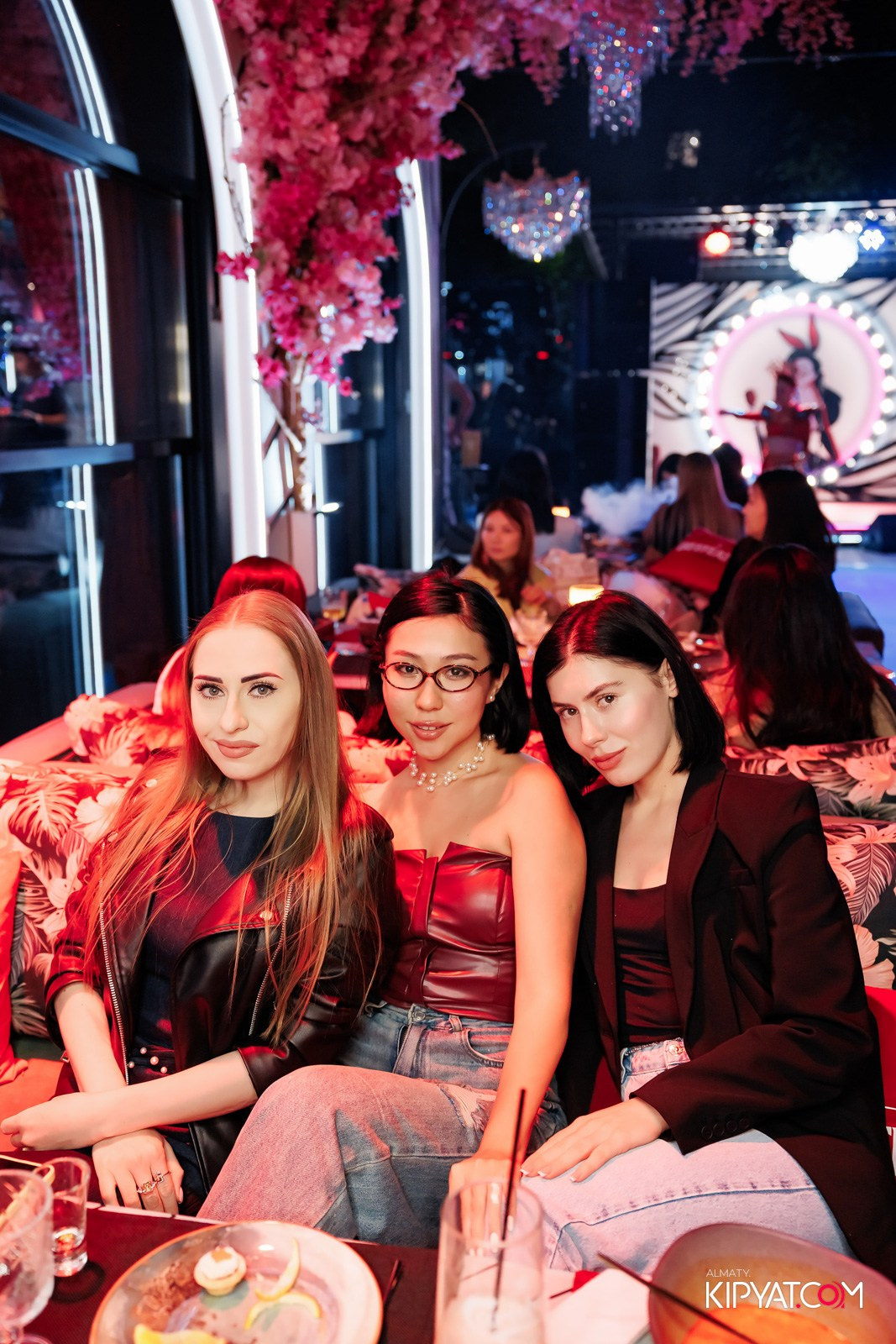 НОДАР РЕВИЯ В «ЗАЯ, НА БИС». КИПЯТКОМ АЛМАТЫ!