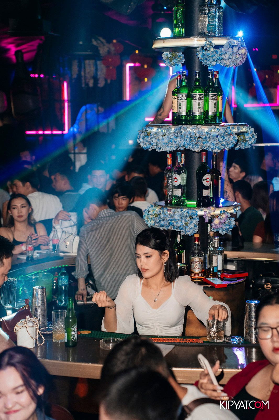 UYAT EMES BAR. КИПЯТКОМ АЛМАТЫ!