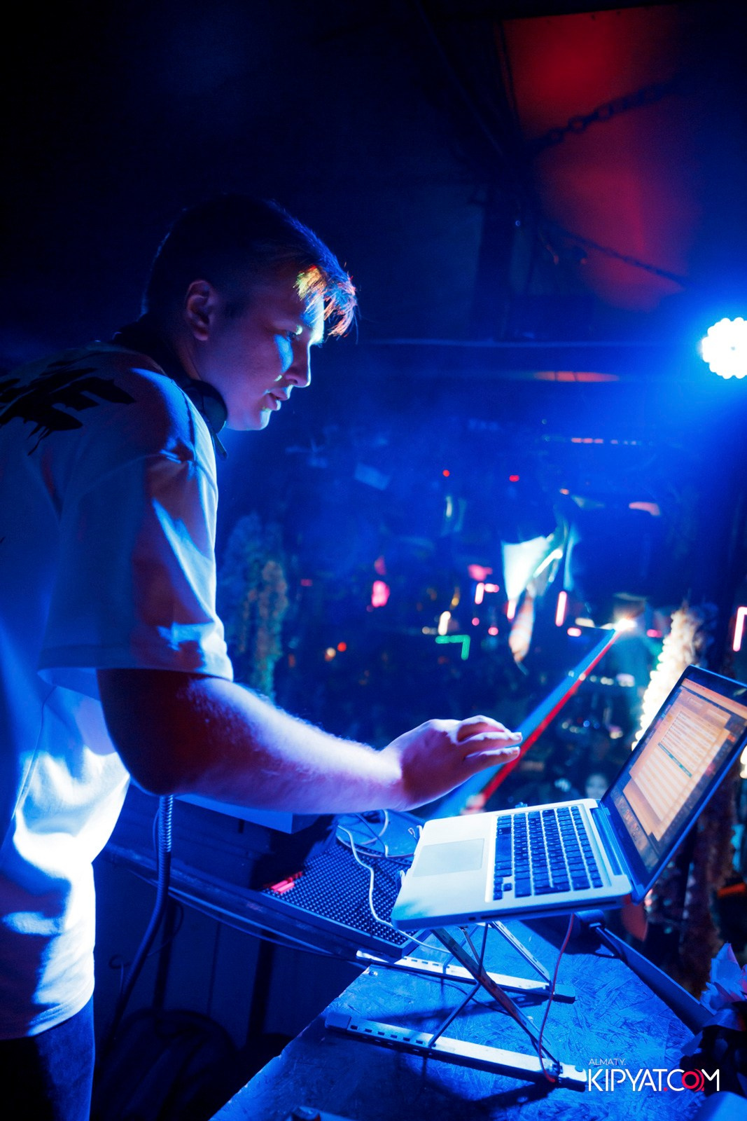 UYAT EMES BAR. КИПЯТКОМ АЛМАТЫ!