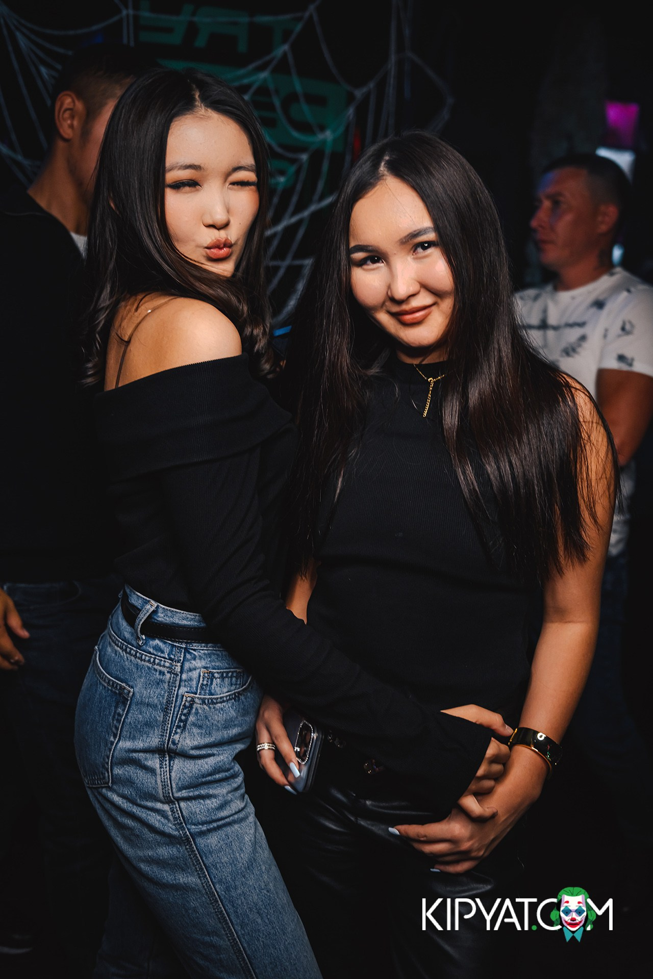 UYAT EMES BAR. КИПЯТКОМ АЛМАТЫ!