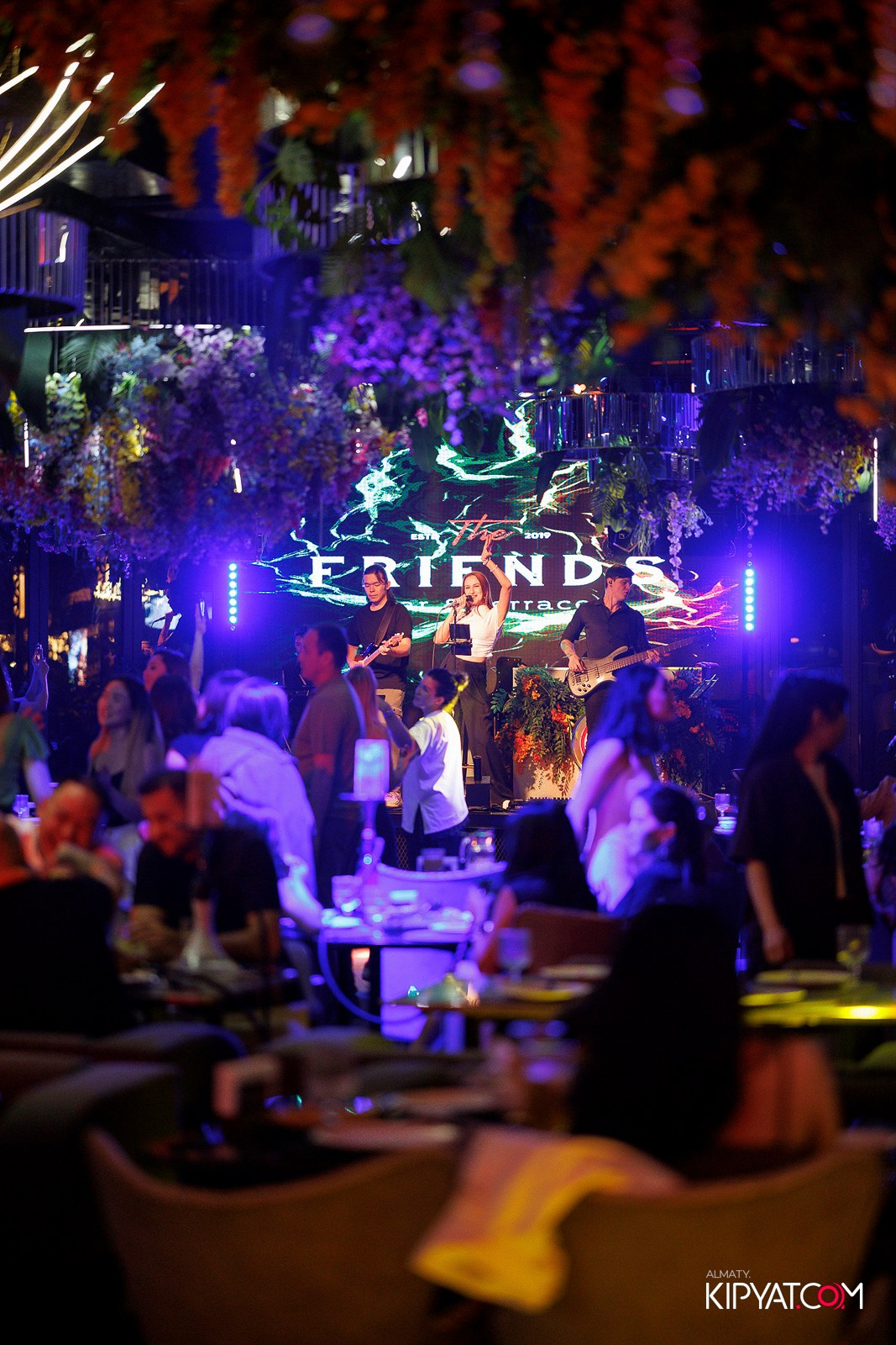 FRIENDS BAR & TERRACE. КИПЯТКОМ АЛМАТЫ! Фотосъемка мероприятий в Алматы