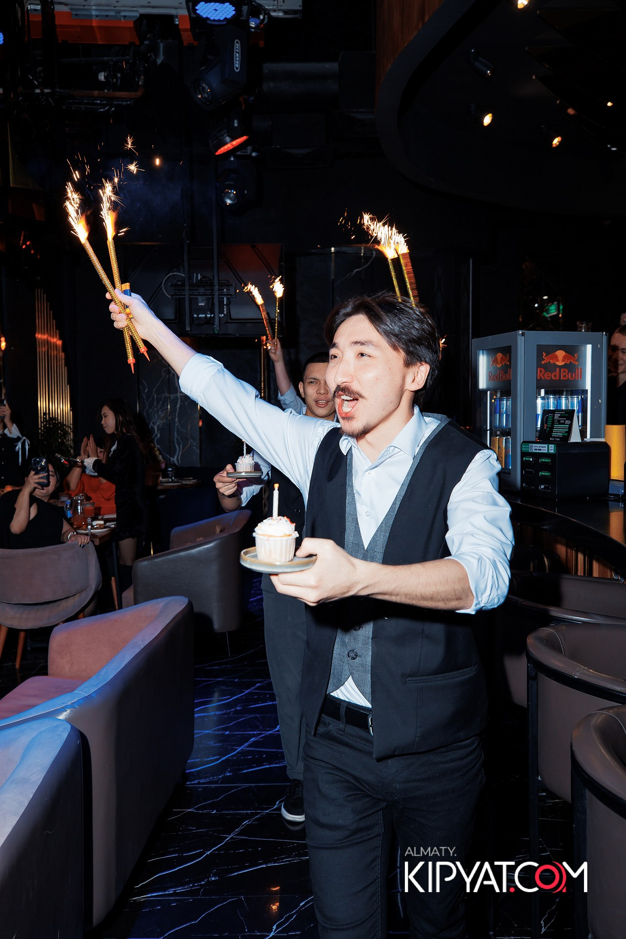 MOOD BAR & TERRACE. КИПЯТКОМ АЛМАТЫ!