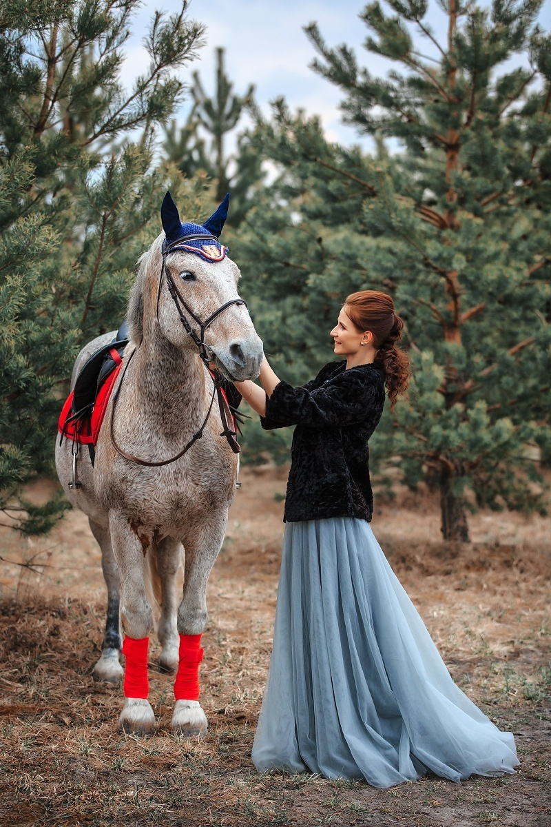 фотосессия с лошадью, девушка в платье