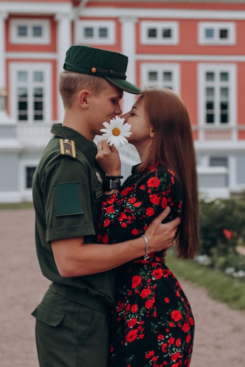 Фотосессия лавстори с военным на Красной площади. Фотограф в Москве и Домодедово Кристина Лоскутова