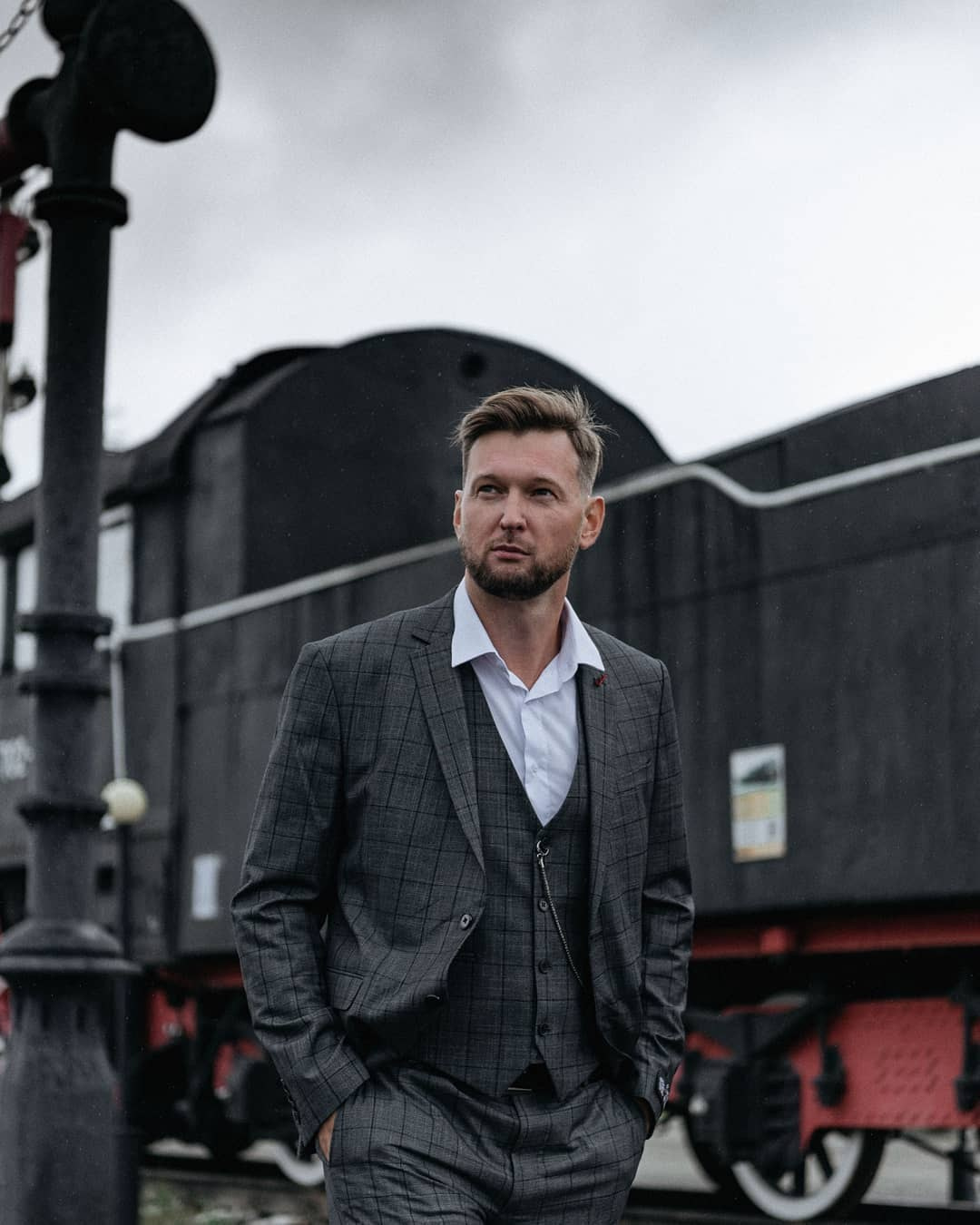 Острые козырьки. Анна Парсанова.ФОТОГРАФ