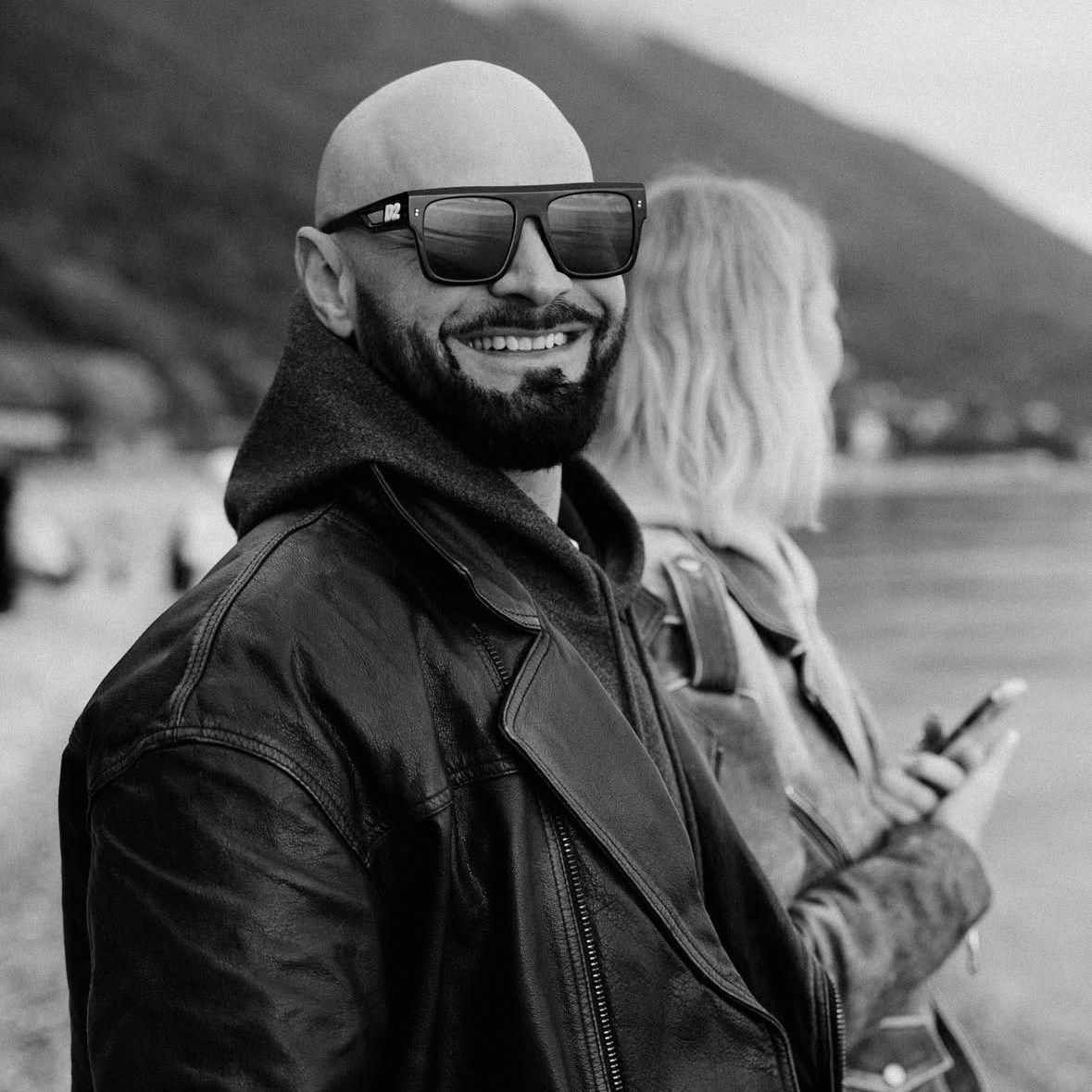 Авторские путешествия на красном кабриолете Lexus. Сочи, Адлер, Сириус, Красная Поляна, озеро Рица. Личный водитель и фотограф. Свадебный фотограф в Сочи и Адлере — Фотосессии на море и в горах | Виктор Рогулев