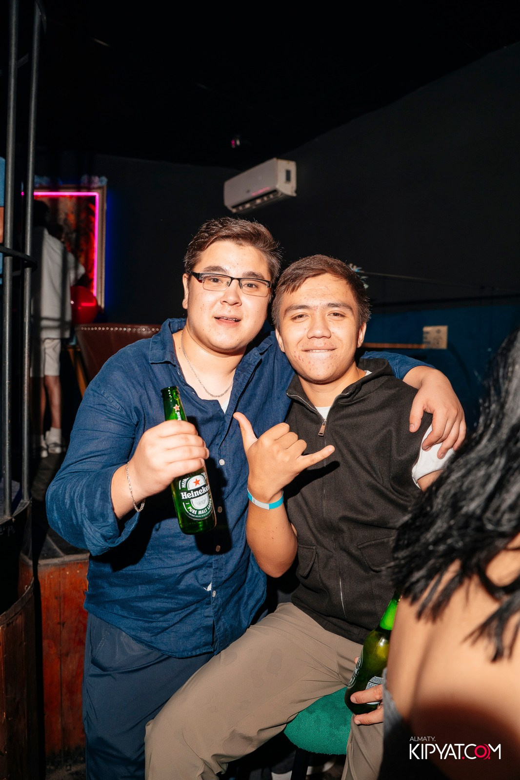 UYAT EMES BAR. КИПЯТКОМ АЛМАТЫ!