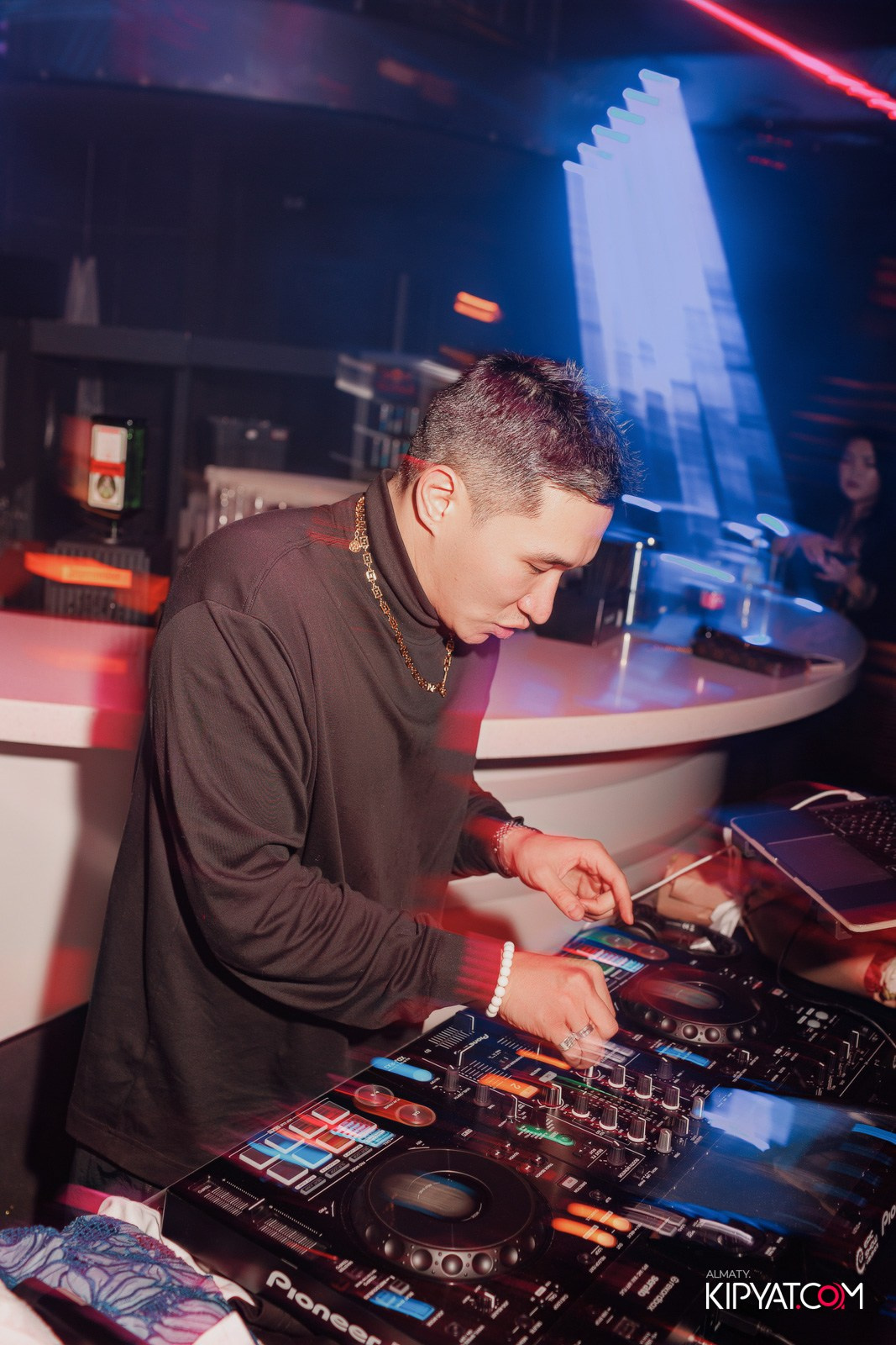 SANTA RAVE В НОЧНОМ КЛУБЕ SANTA BARBARA. КИПЯТКОМ АЛМАТЫ!