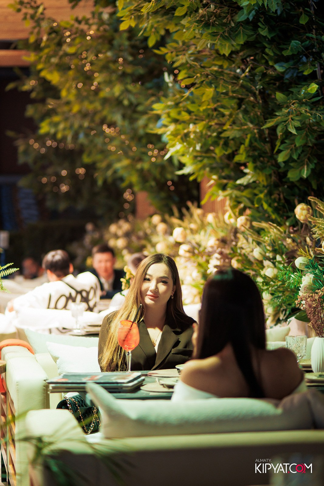 FRIENDS BAR & TERRACE. КИПЯТКОМ АЛМАТЫ!