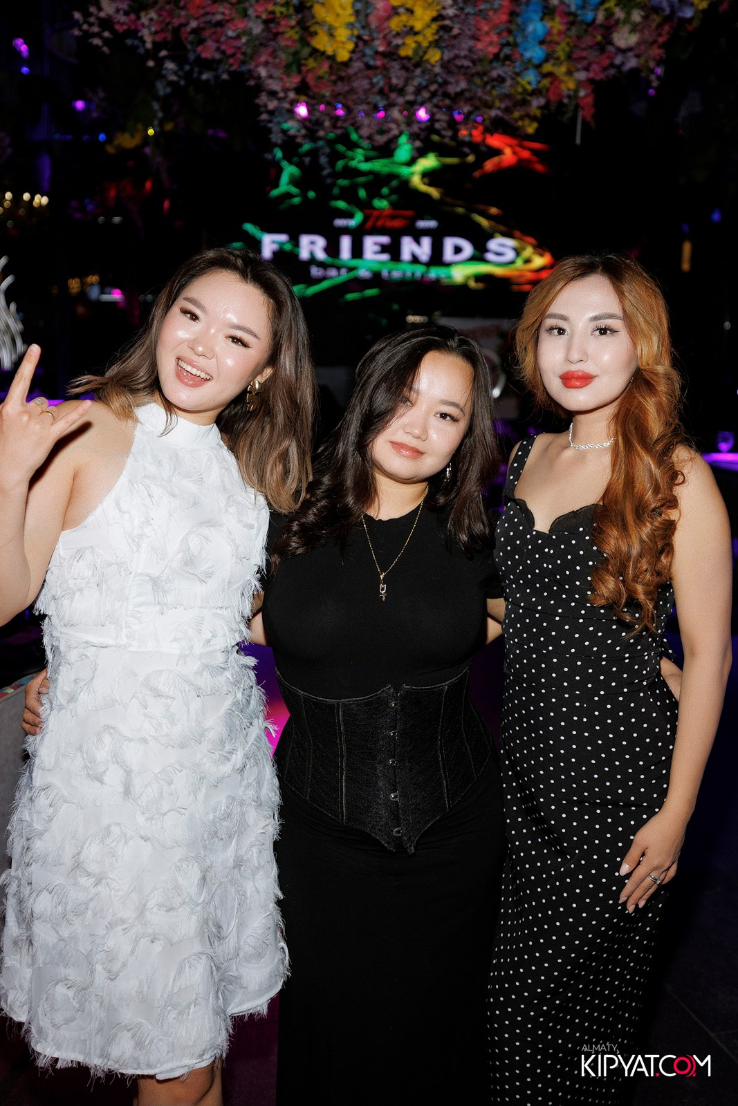 FRIENDS BAR & TERRACE. КИПЯТКОМ АЛМАТЫ! Фотосъемка мероприятий в Алматы