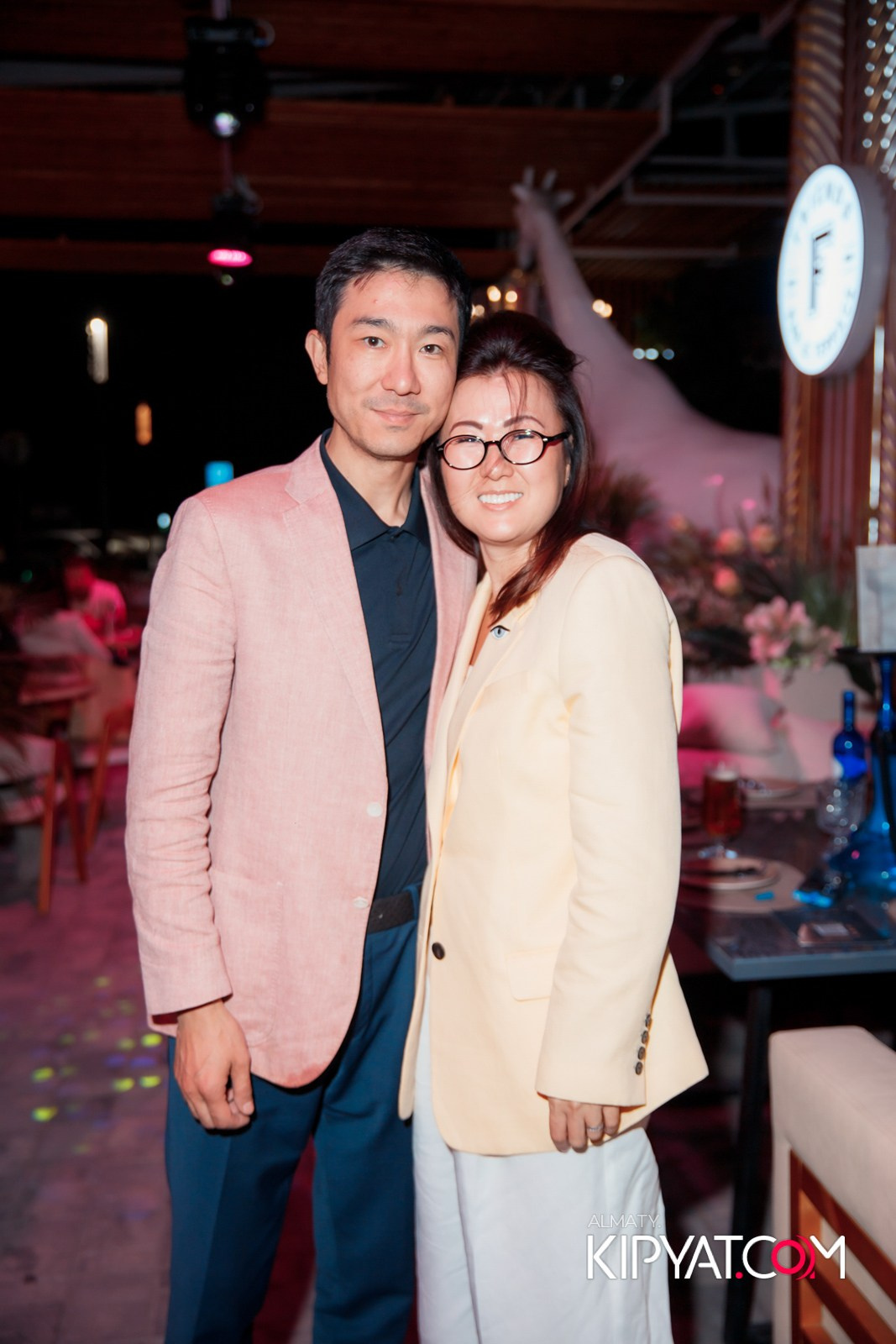 FRIENDS BAR & TERRACE. КИПЯТКОМ АЛМАТЫ!