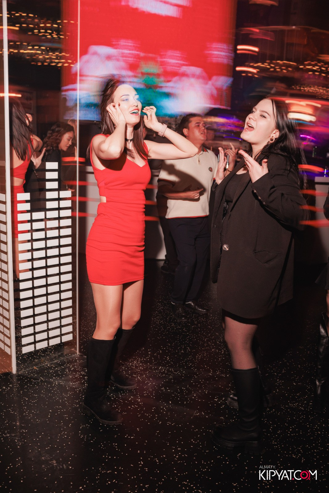 FITNESS ЁЛКА в ночном клубе SANTA BARBARA. КИПЯТКОМ АЛМАТЫ!