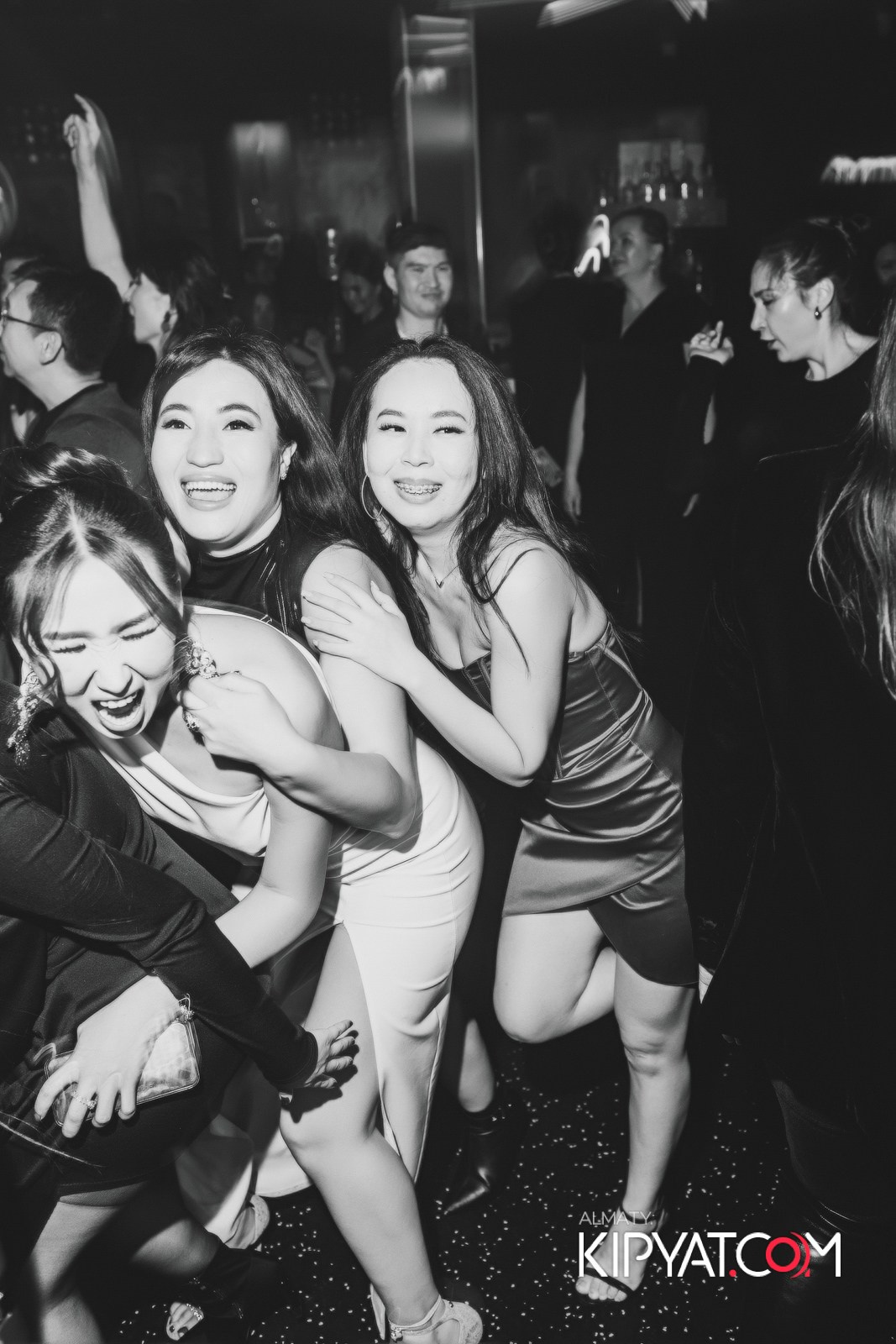 SANTA BARBARA — ПИТ ДЖЕЙСОН (ГР. ПРЕМЬЕР-МИНИСТР) И ИЛЬЯ ЗУДИН (ГР. ДИНАМИТ) НА ПРЕДНОВОГОДНЕЙ ВЕЧЕРИНКЕ. КИПЯТКОМ АЛМАТЫ!