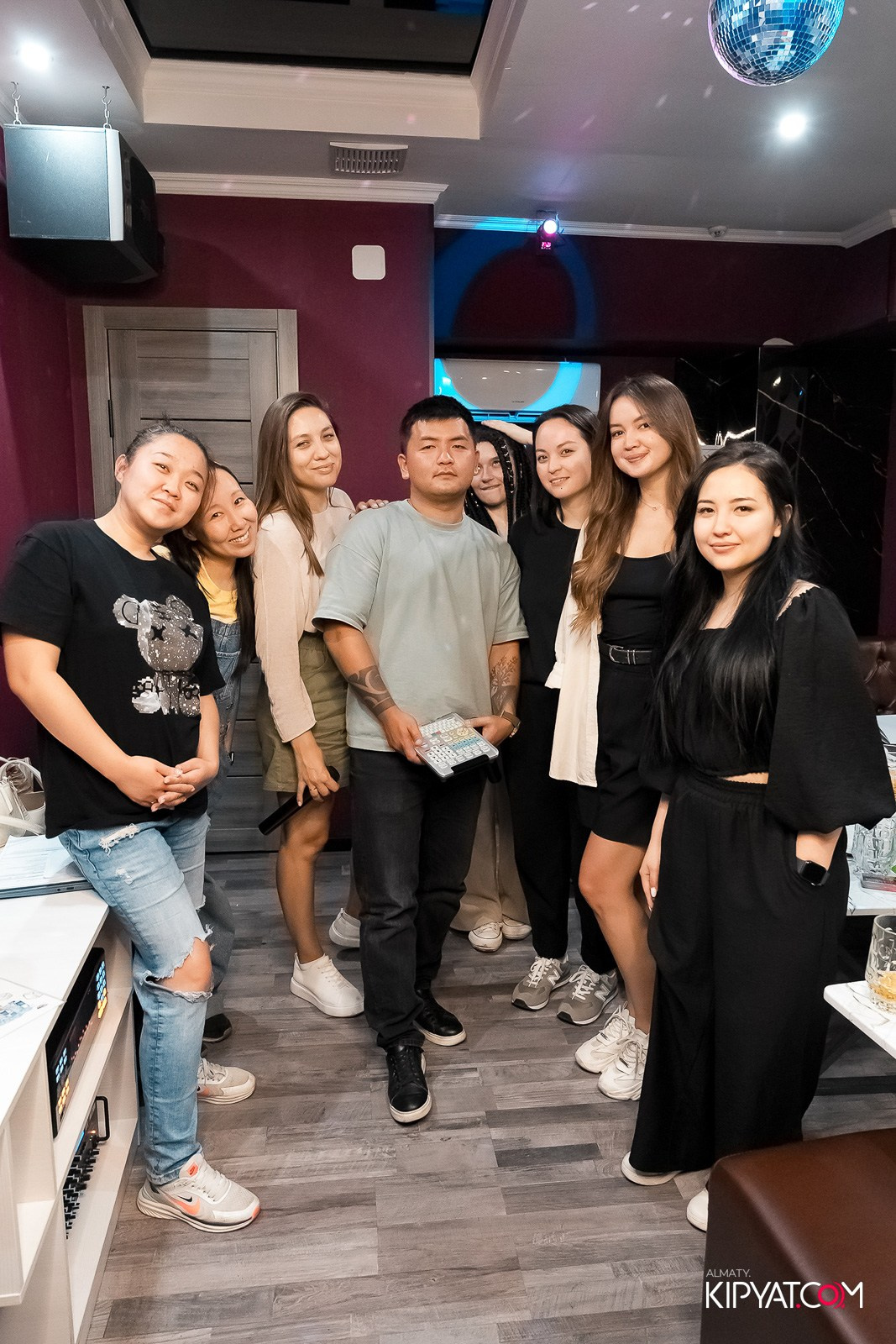 КАРАОКЕ РОЯЛЬ COSMO. КИПЯТКОМ АЛМАТЫ!