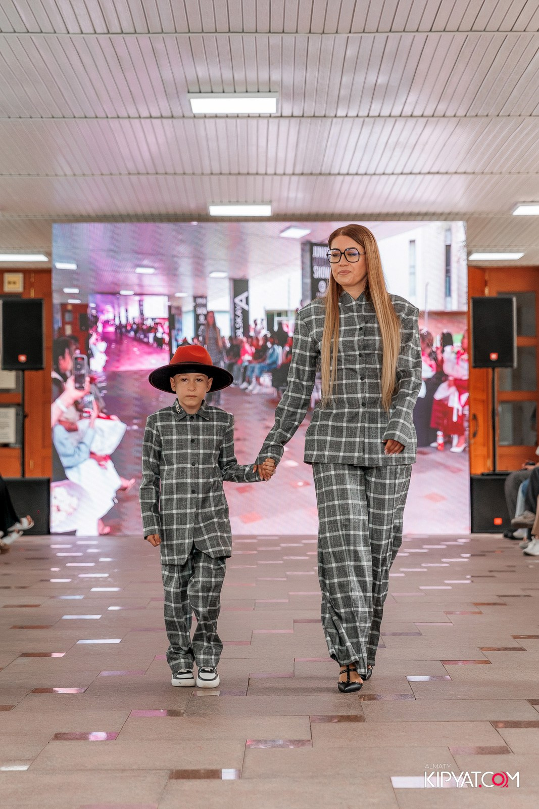 JUNIOR FASHION SHOW. КИПЯТКОМ АЛМАТЫ!