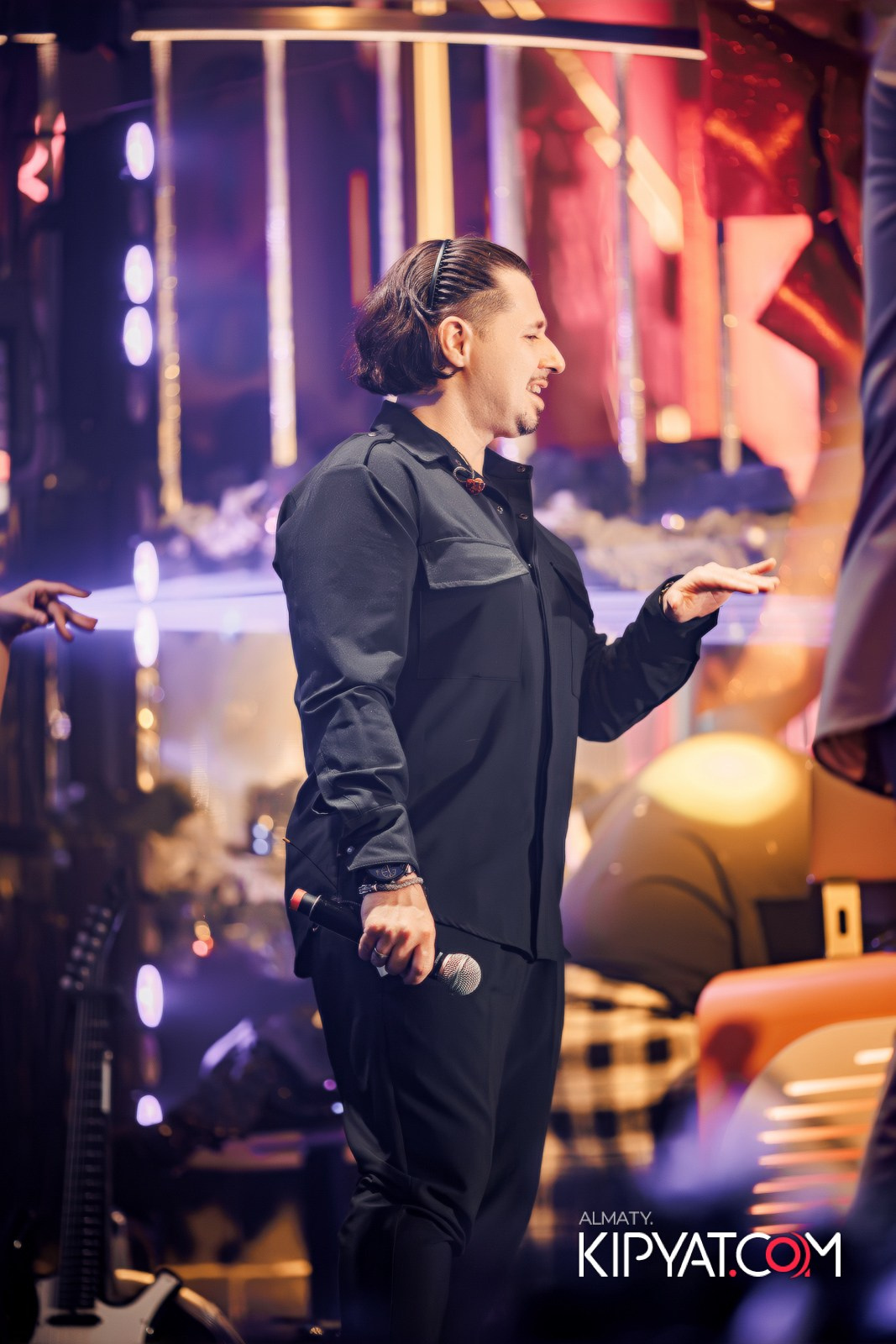 SANTA BARBARA — ПИТ ДЖЕЙСОН (ГР. ПРЕМЬЕР-МИНИСТР) И ИЛЬЯ ЗУДИН (ГР. ДИНАМИТ) НА ПРЕДНОВОГОДНЕЙ ВЕЧЕРИНКЕ. КИПЯТКОМ АЛМАТЫ!