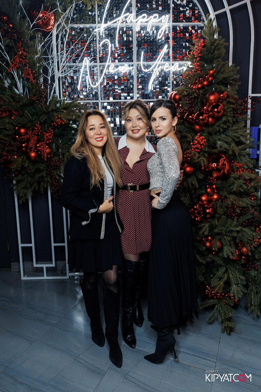 FRIENDS BAR & TERRACE. КИПЯТКОМ АЛМАТЫ!