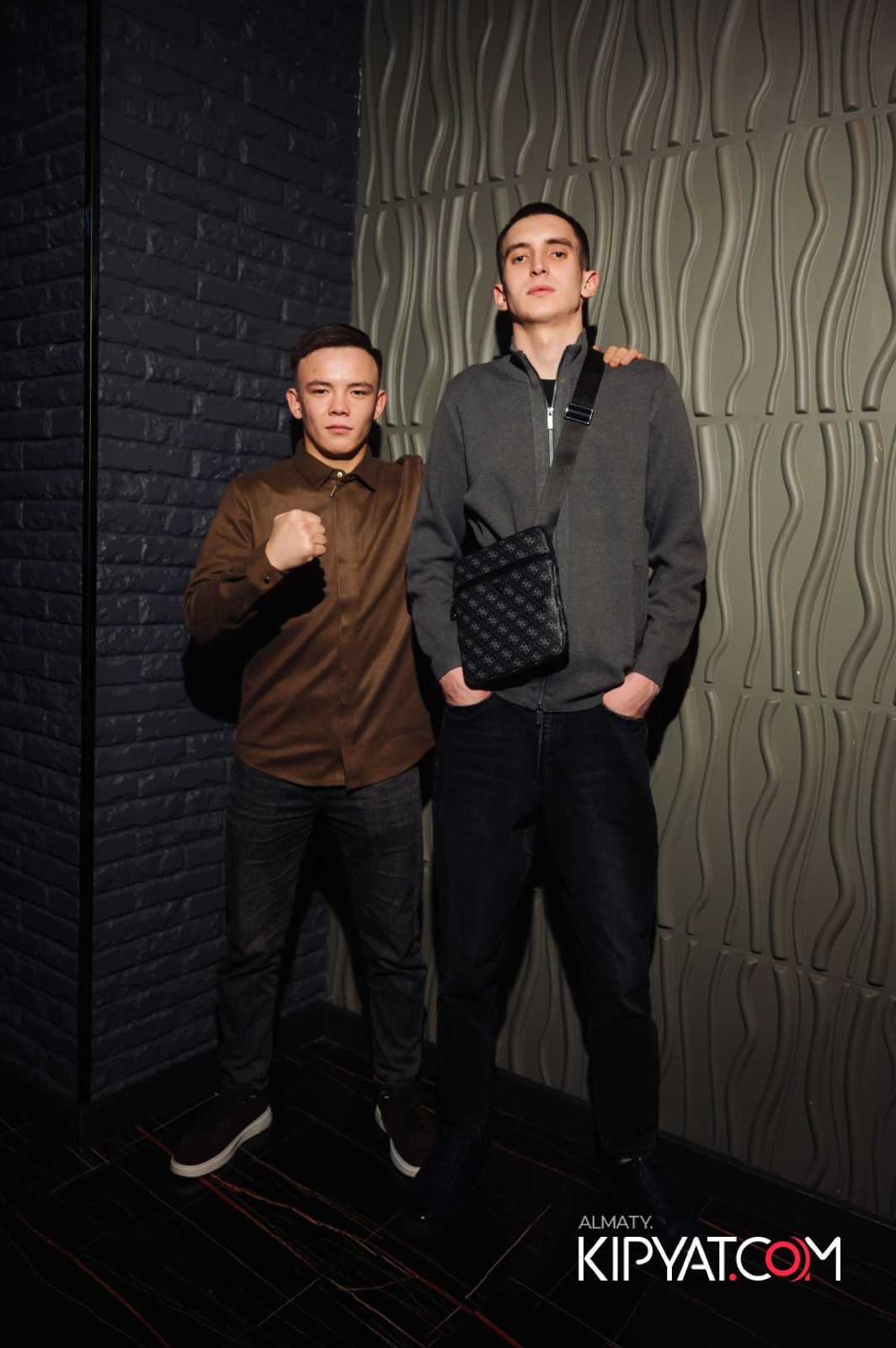 ПАНАЕХАЛИ БАР НА ТОЛЕ БИ. КИПЯТКОМ АЛМАТЫ!