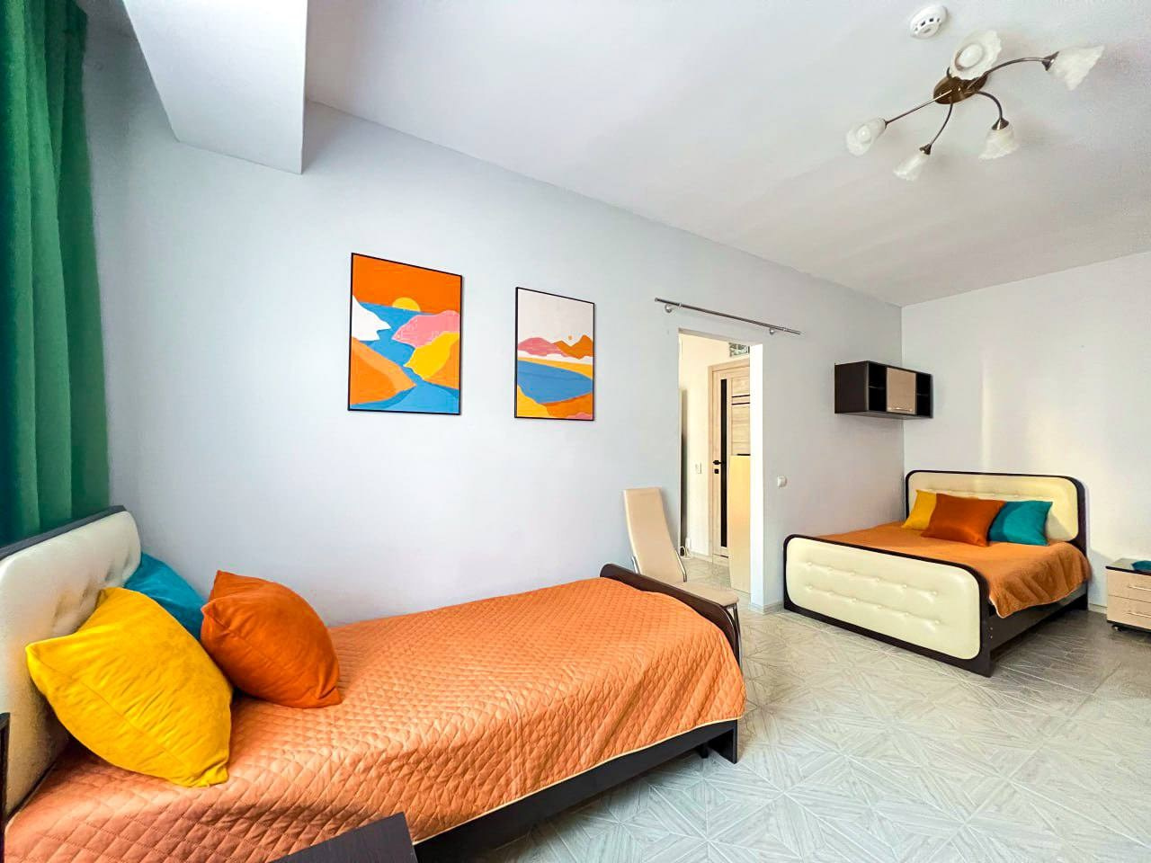 Квартира в самом центре Красной Поляны на большую компанию. Квартиры посуточно, длительно в Сочи, LARA APART GROUP