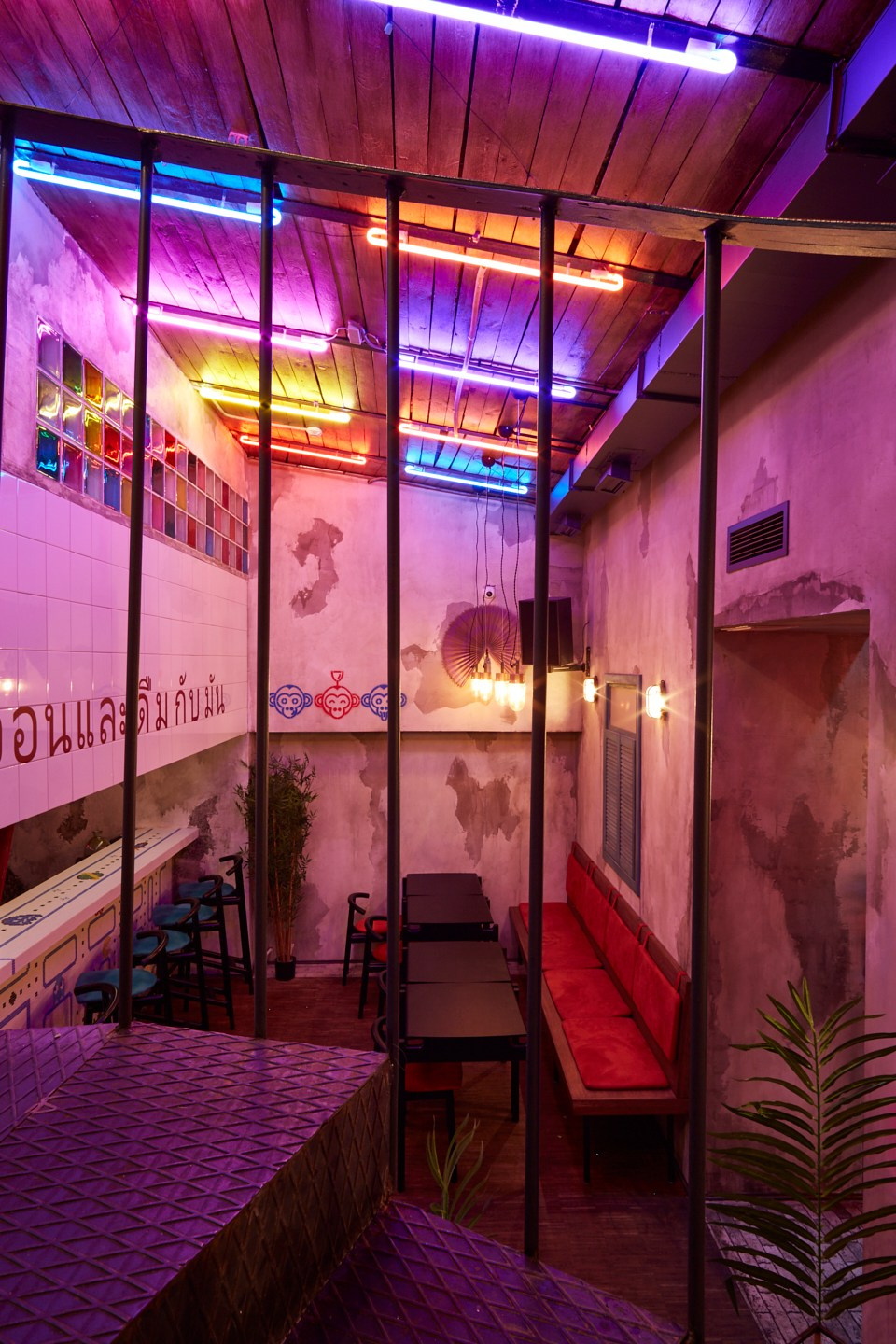 Ресторан NEON MONKEY. Lena Smi is an interior and portrait photographer. Moscow and St. Petersburg