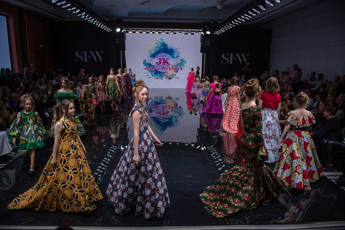 SochiFashionWeek2024 дизайнер Юлия Крылова. Семейный и коммерческий фотограф в Сочи Александр Бодунов