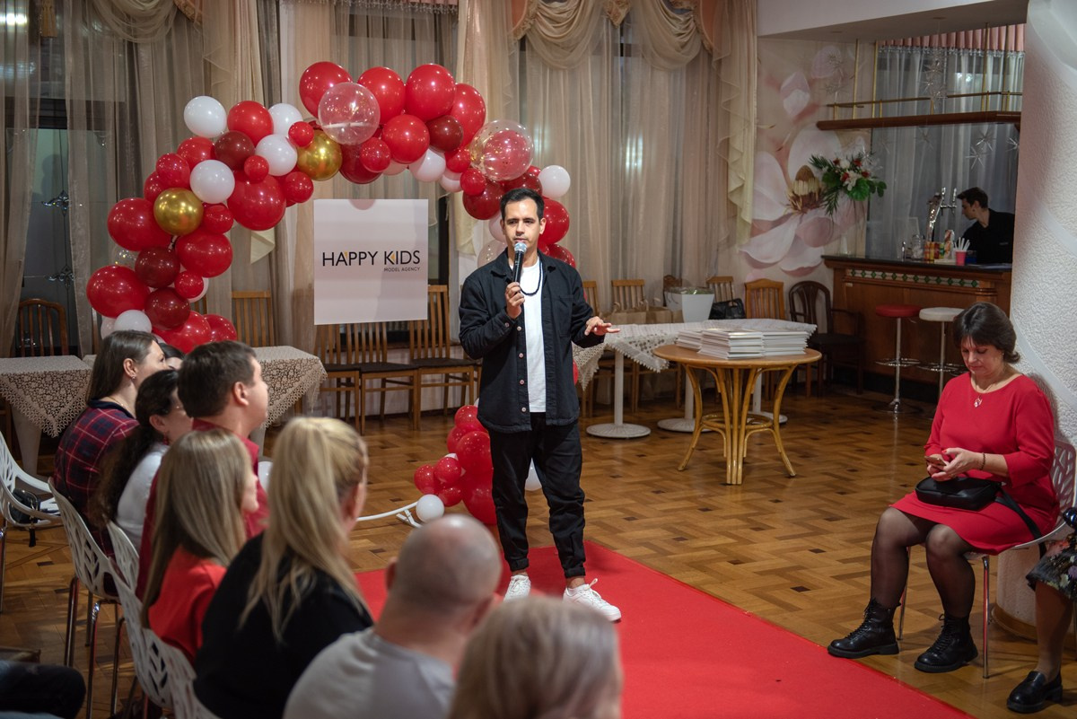 Выпускной в детской школе моделей HAPPYkids 2024. Семейный и коммерческий фотограф в Сочи Александр Бодунов