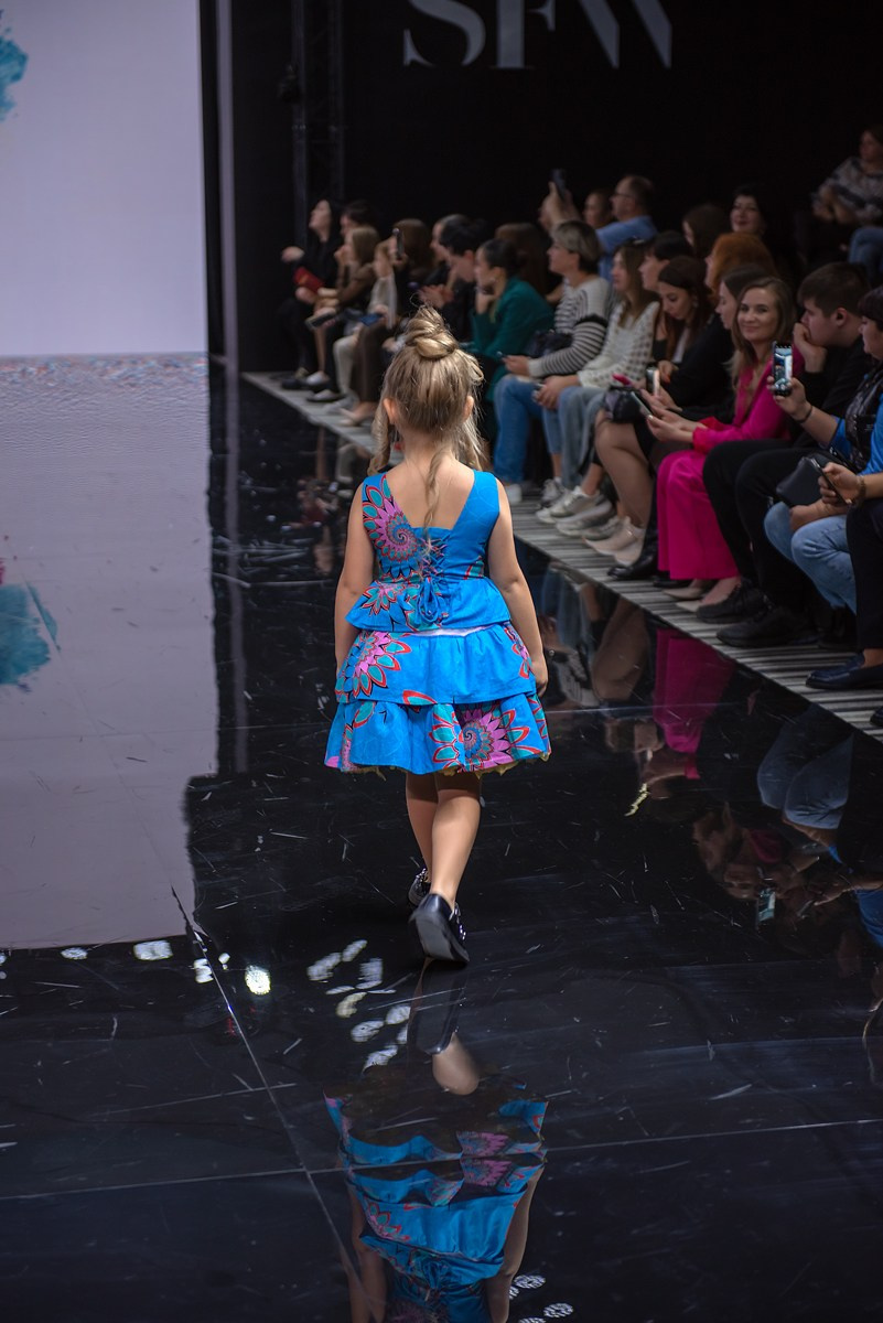 SochiFashionWeek2024 дизайнер Юлия Крылова. Семейный и коммерческий фотограф в Сочи Александр Бодунов