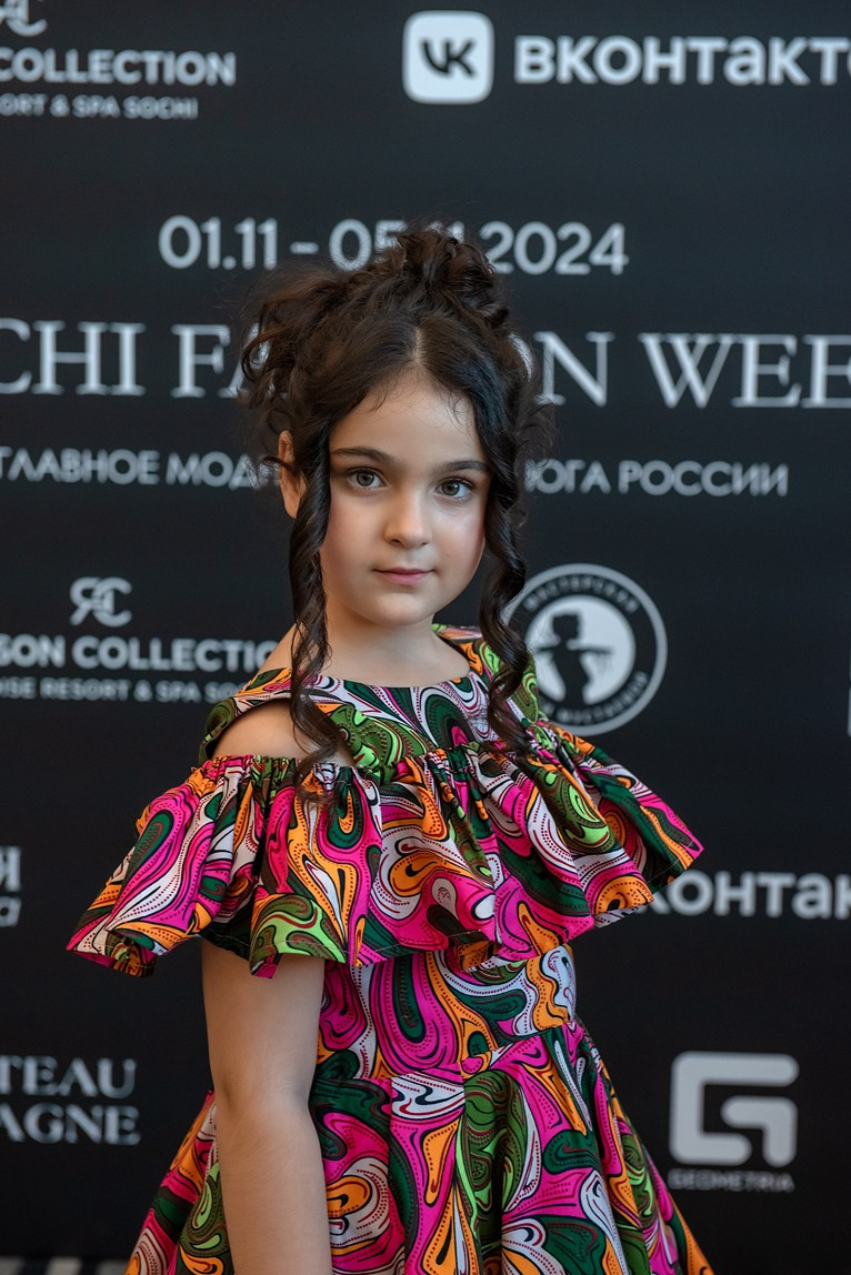 SochiFashionWeek2024 дизайнер Юлия Крылова. Семейный и коммерческий фотограф в Сочи Александр Бодунов