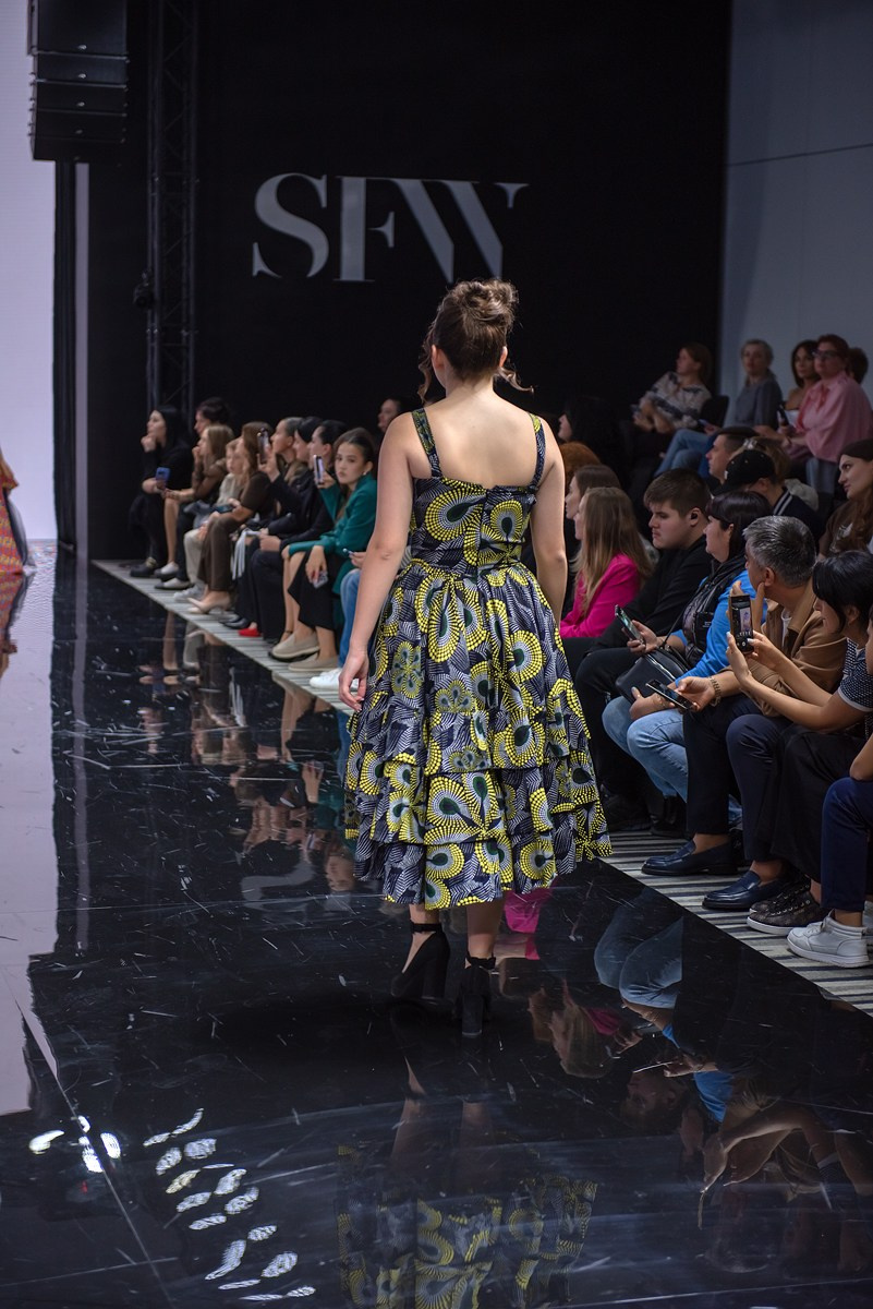 SochiFashionWeek2024 дизайнер Юлия Крылова. Семейный и коммерческий фотограф в Сочи Александр Бодунов