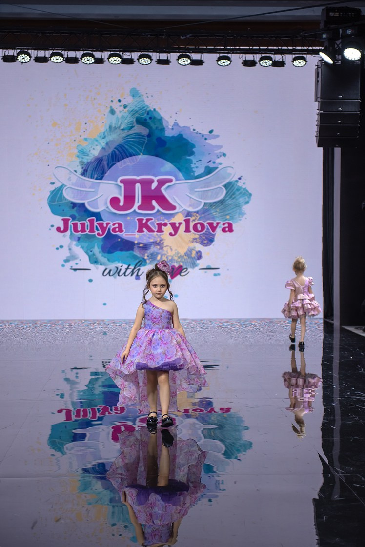 SochiFashionWeek2024 дизайнер Юлия Крылова. Семейный и коммерческий фотограф в Сочи Александр Бодунов