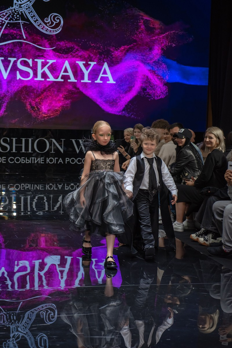 SochiFashionWeek2024 дизайнер Кибовская. Семейный и коммерческий фотограф в Сочи Александр Бодунов