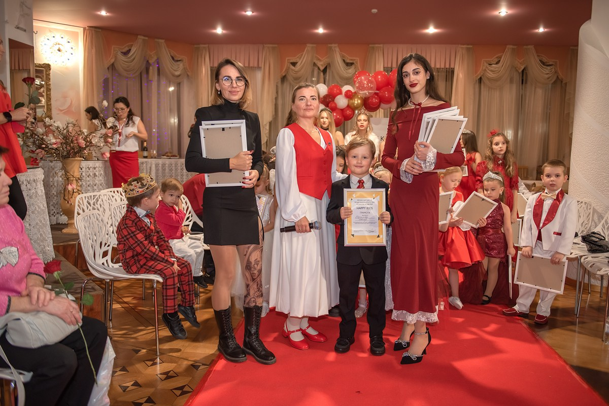 Выпускной в детской школе моделей HAPPYkids 2024. Семейный и коммерческий фотограф в Сочи Александр Бодунов