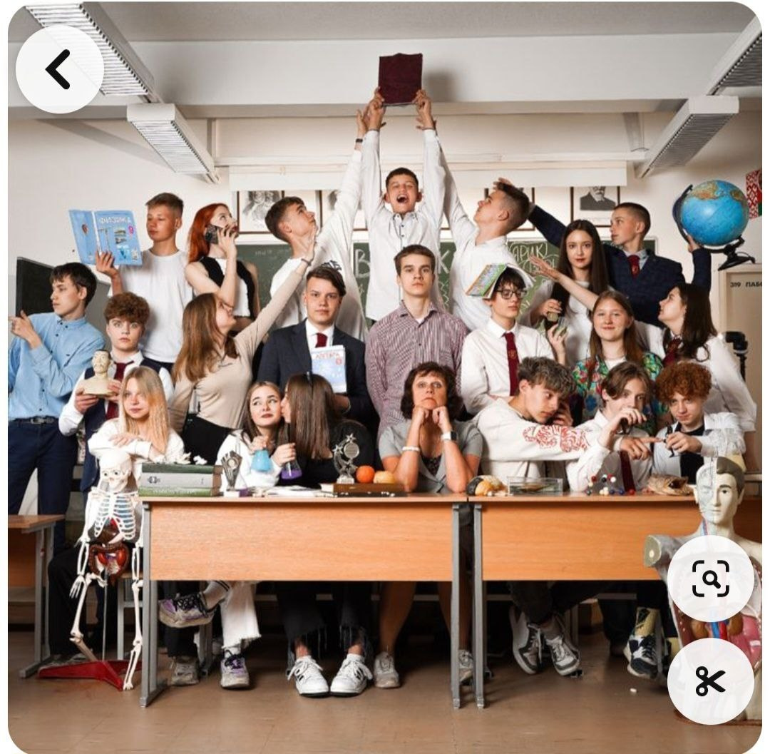 Примеры позировок для школьного альбома в старших классах. Фотограф в Шелехове, лучшие выпускные альбомы в Шелехове